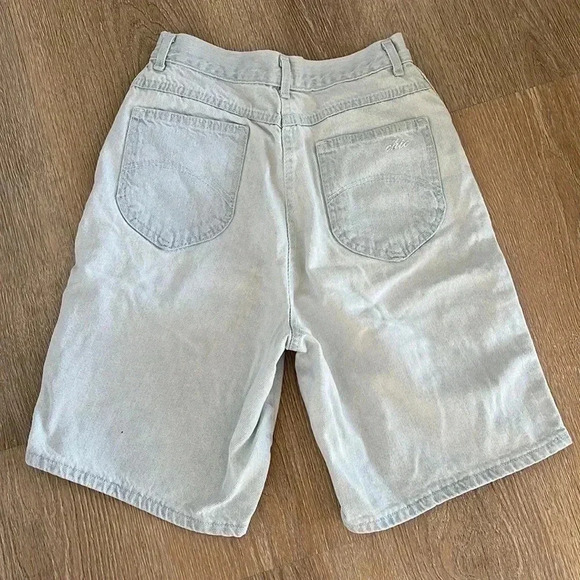 Chic Vintage High Waisted Acid Wash Mom Shorts Size 8 USA Made Denim Bermuda - Picture 3 of 7